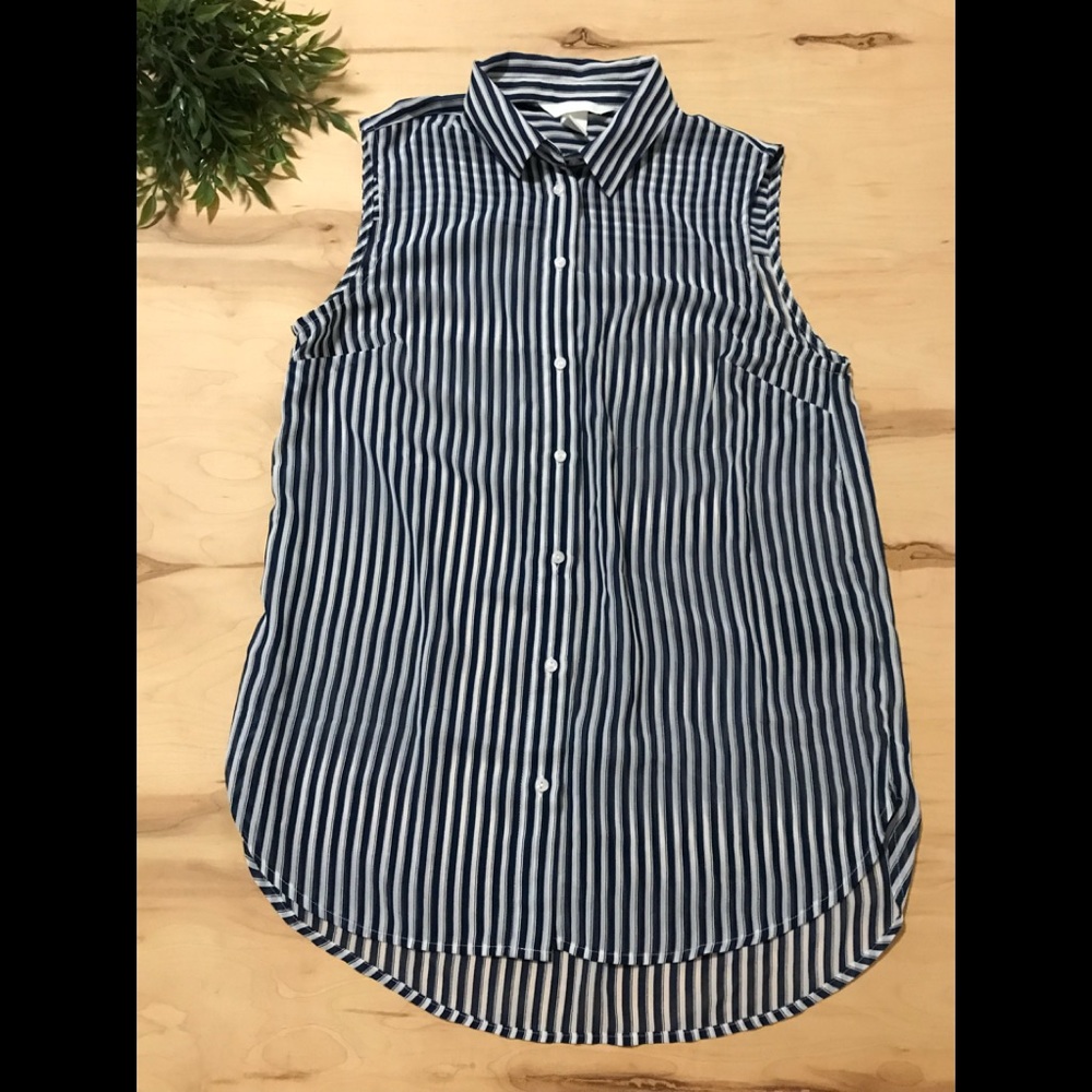 H&M button up sleeveless top